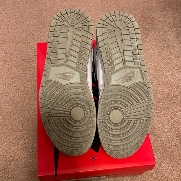 Nike Air Jordan 1 High OG Women’s - Picture 5 of 8